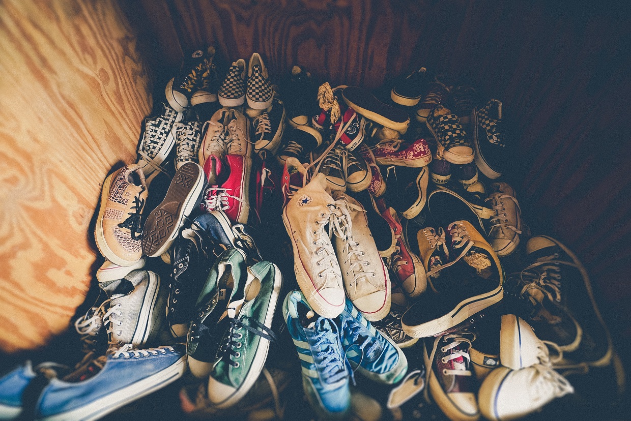 Jak prawidłowo przechowywać letnie buty, aby się nie zniszczyły?