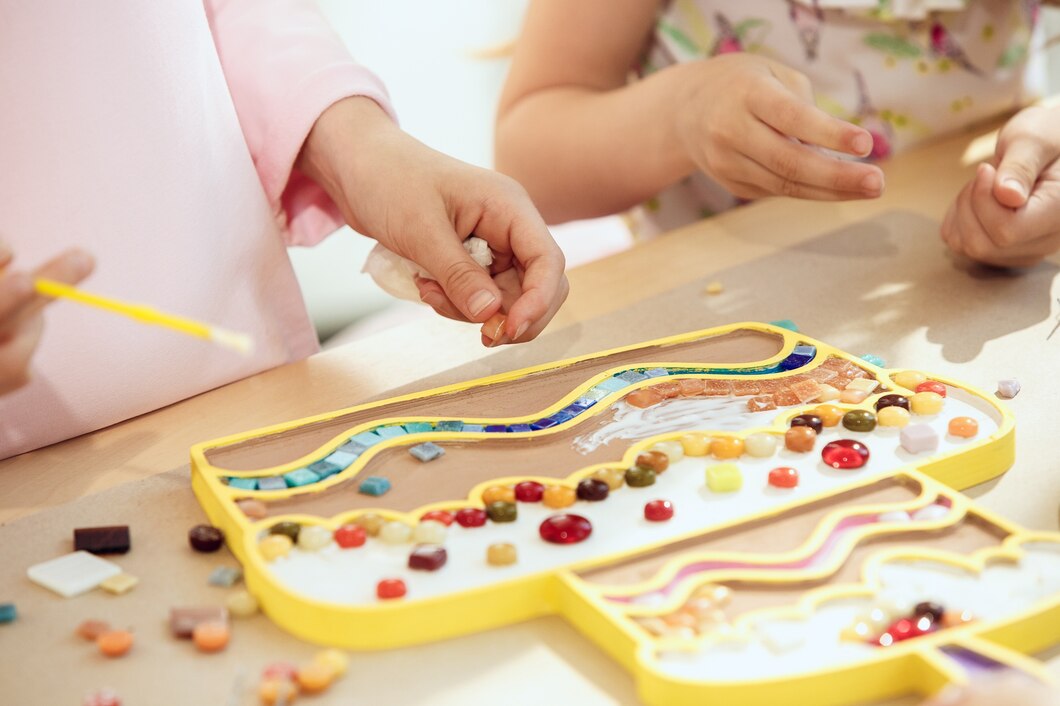 Wprowadzenie do pedagogiki Marii Montessori. Jak nauczać poprzez zabawę w żłobku?