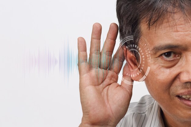 Jak rozpoznać pierwsze symptomy utraty słuchu i kiedy zdecydować się na wizytę u specjalisty?