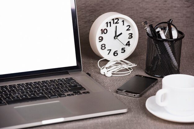 Technologiczne nawyki, które poprawią twoją produktywność w domu